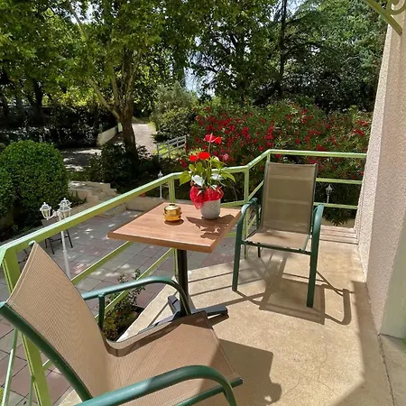 Pavillon De L'etang *