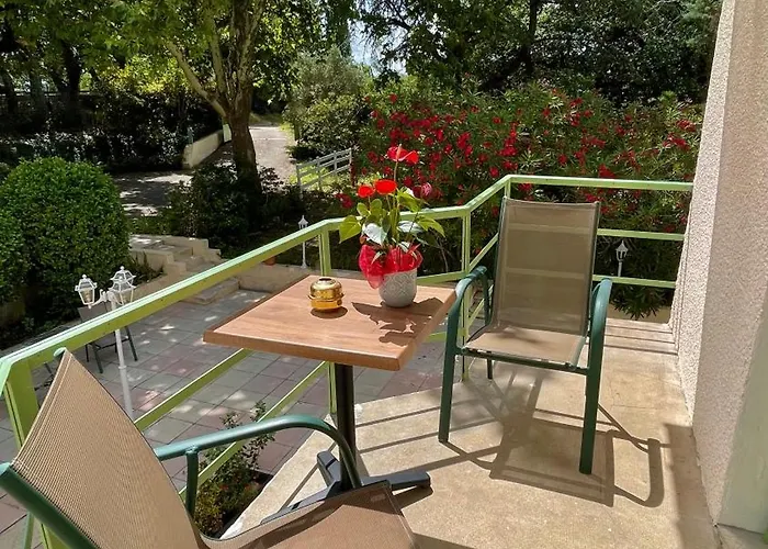 Pavillon De L'etang *